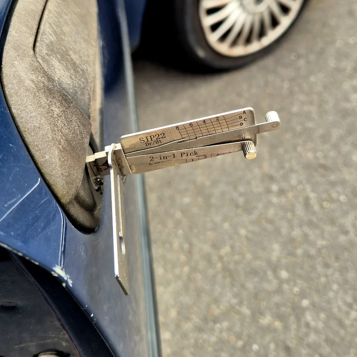Car unlock service carried out in Alwoodley LS17
