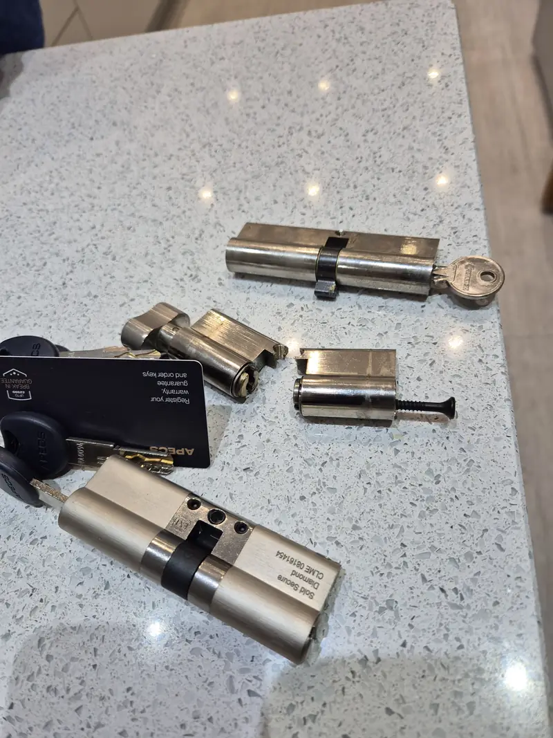 Damaged lock repaired after attempted burglary in Leeds